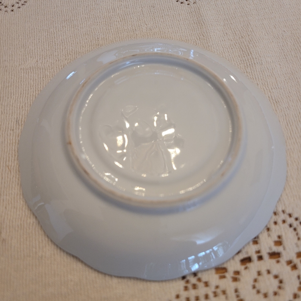 EUC Vintage Floral Saucer Plate Unmarked - Picture 4 of 4